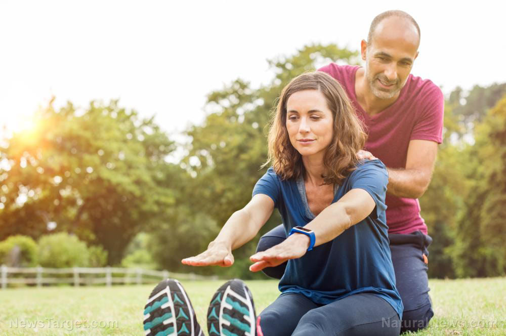 Exercise-Couple-Fitness-Outdoor-Active-Athletic-Cramp