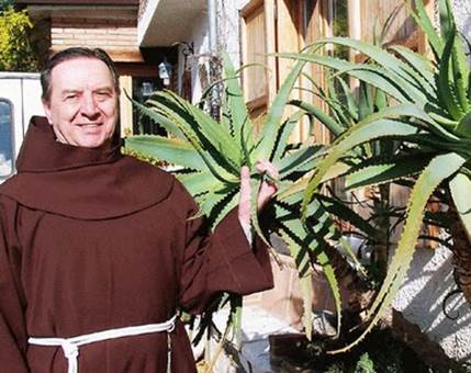 catholic_priest_aloe_vera