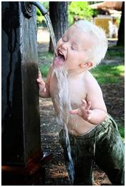 child_let_water_floating_in_mouth