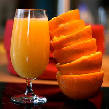 vitamin-c-orange-juice-and-oranges