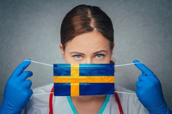 nurse-with-swedish-flag-mouth-protection