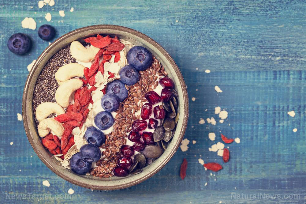 Yoghurt-Berry-Bowl-Chia-Breakfast-Goji-Greek