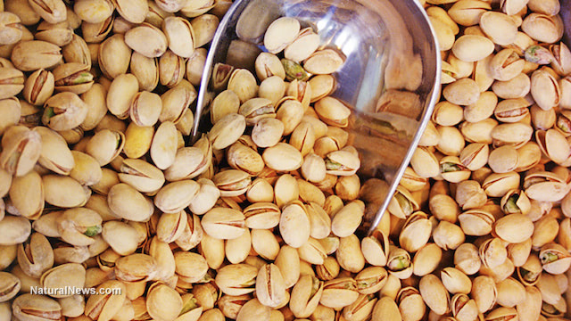 Bulk-Nuts-Scoop-Pistachios