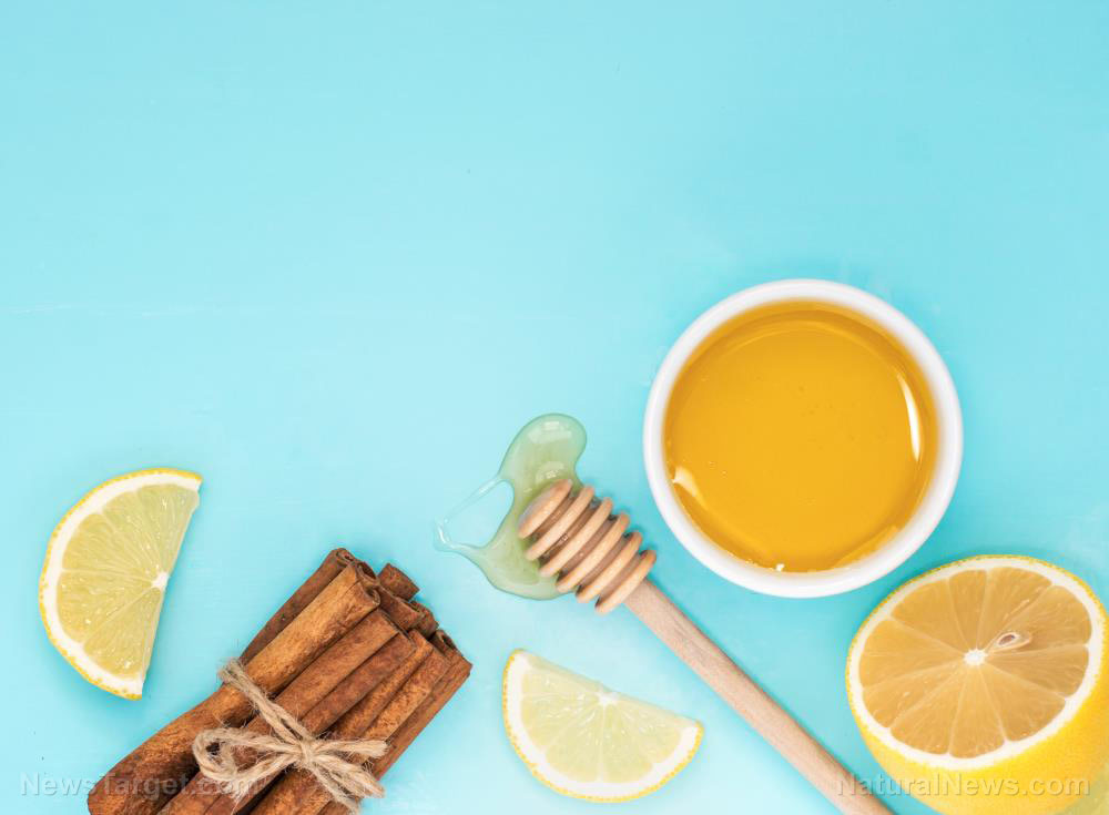 Honey-Top-View-Cinnamon-Background-Cinamon-Blue