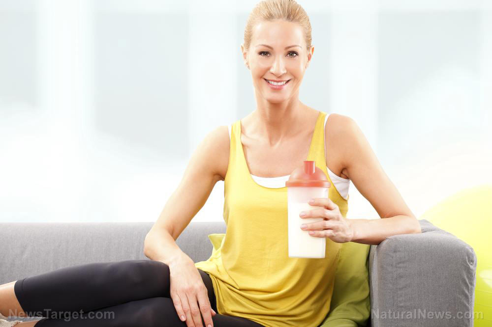 Shaker-Protein-Bottle-Holding-Middle-40s-45s