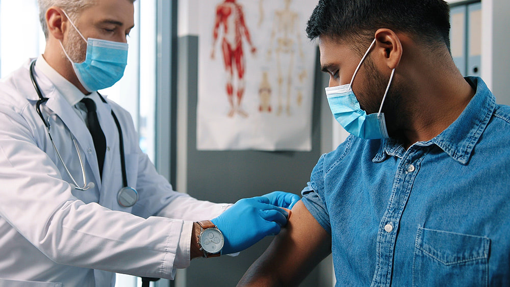 Immunization expert warns that vaccinated people are the real threat, “dangerous” to others