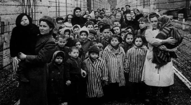 Yellow star-style wristbands now being pushed on unvaccinated students as universities declare unvaxxed humans to be unclean, inferior sub-humans