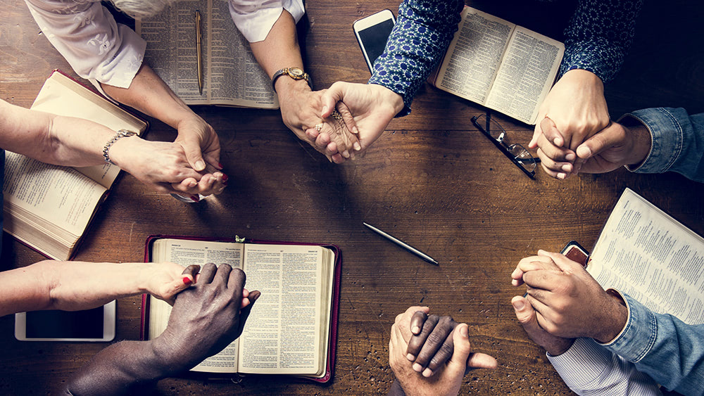 A plane crashed with Dr. Carrie Madej on board, leaving her and her boyfriend with injuries: PLEASE PRAY