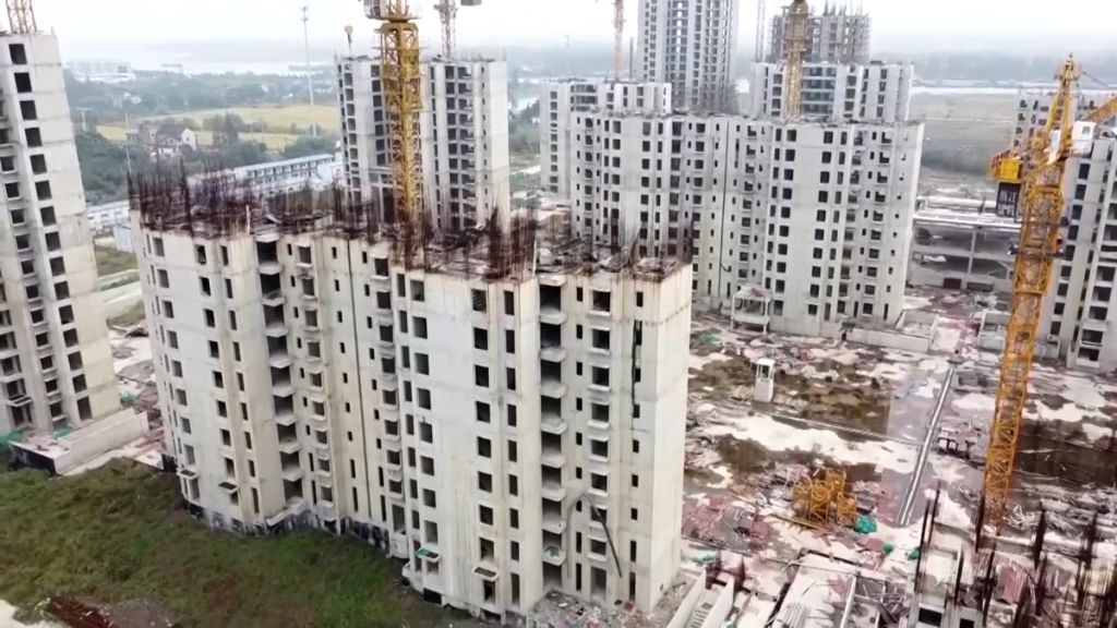 China deploys TANKS in the streets to prevent citizens from withdrawing their money from banks amid collapsing financial system