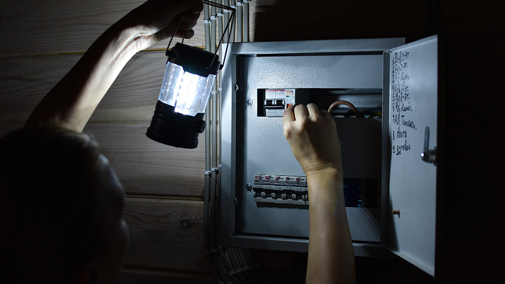 British “war game” emergency plans: Government planning for prolonged outages of power and transportation, along with food shortages